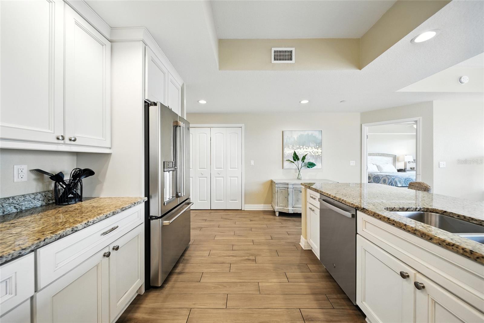 Image 8 of 41 For 706 Bayway Boulevard 203