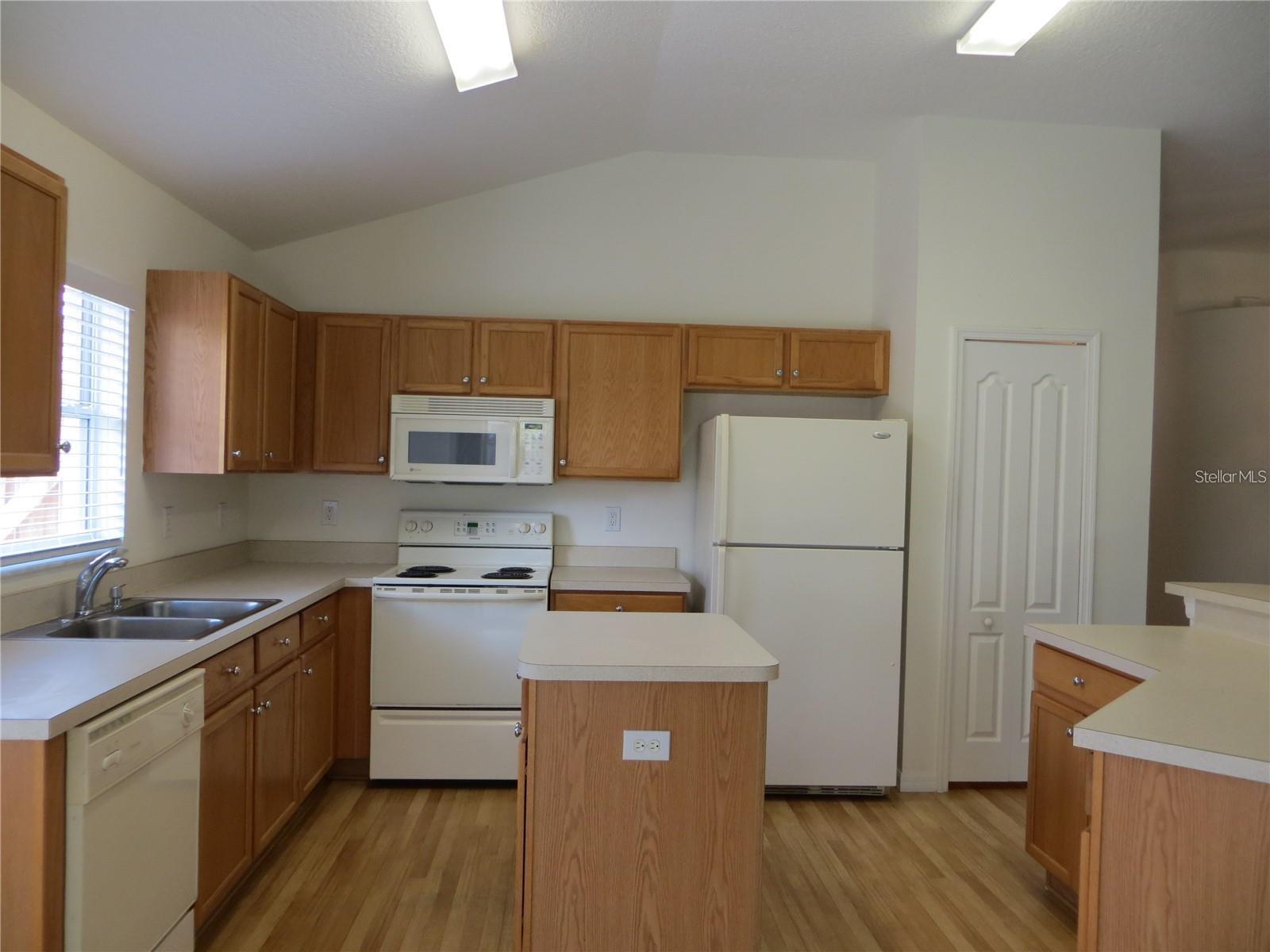 Image 8 of 40 For 1012 Torreya Way