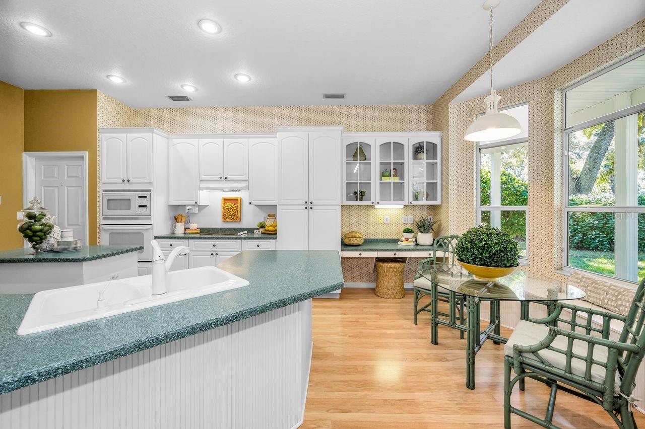 Listing photo id 16 for 8898 61st Street N