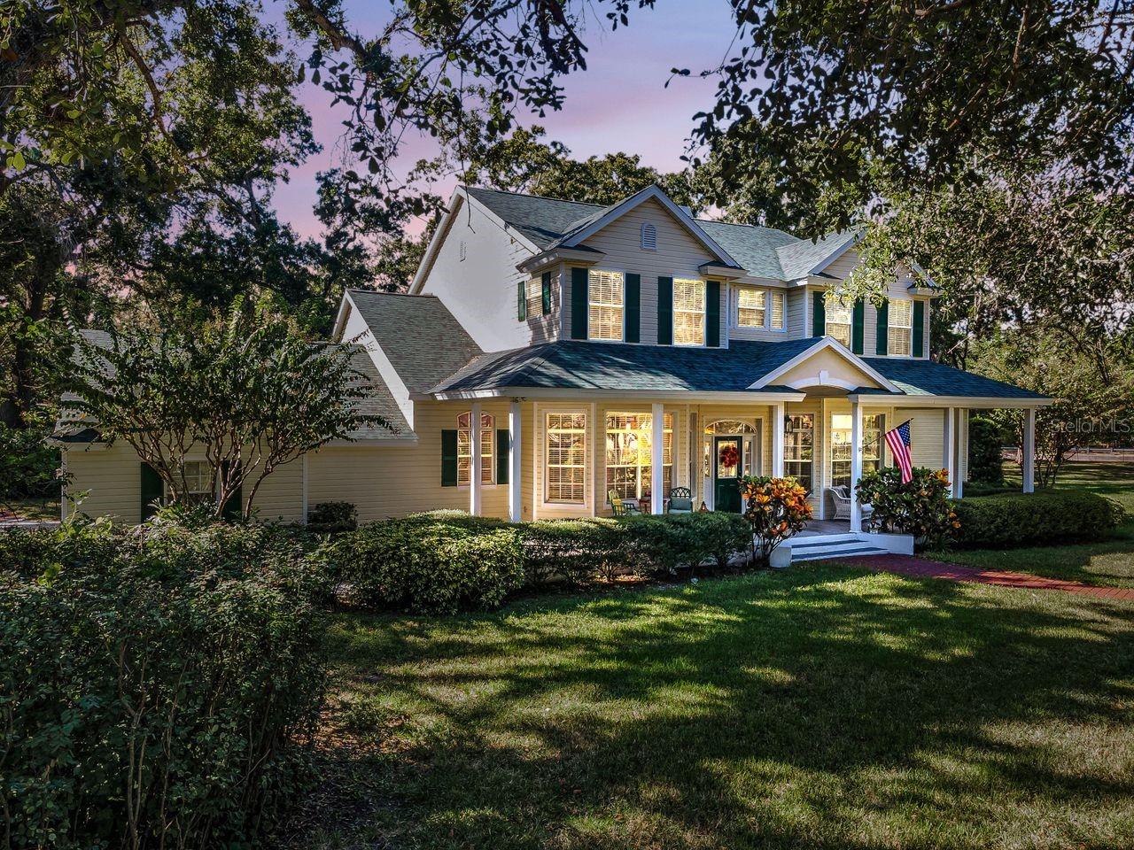 Listing photo id 0 for 8898 61st Street N