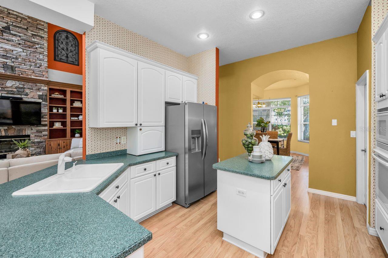 Listing photo id 19 for 8898 61st Street N