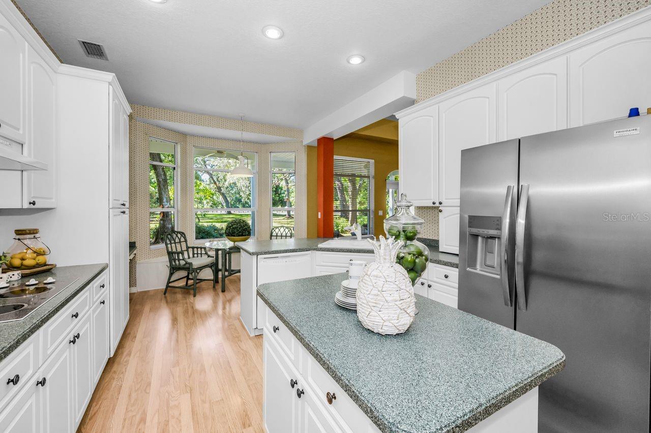 Listing photo id 20 for 8898 61st Street N