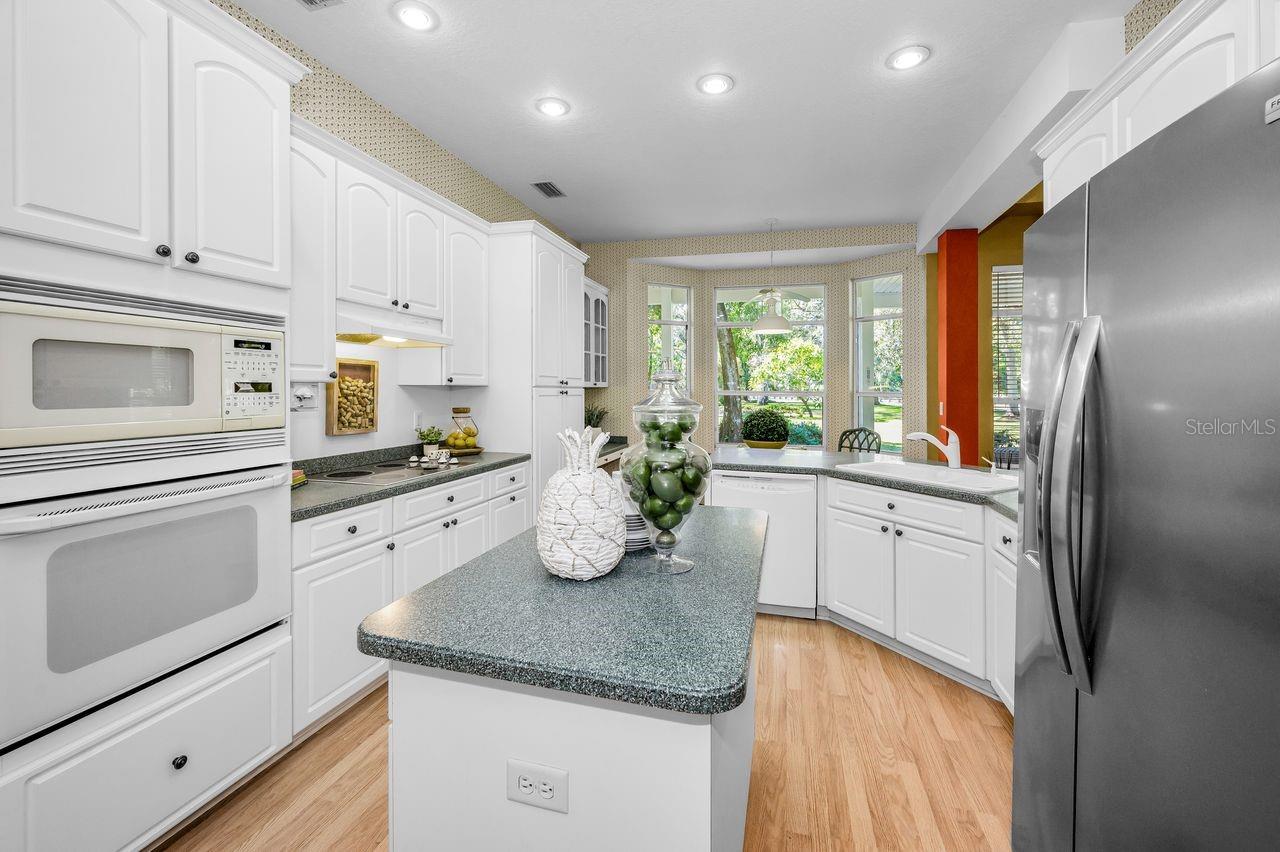 Listing photo id 22 for 8898 61st Street N