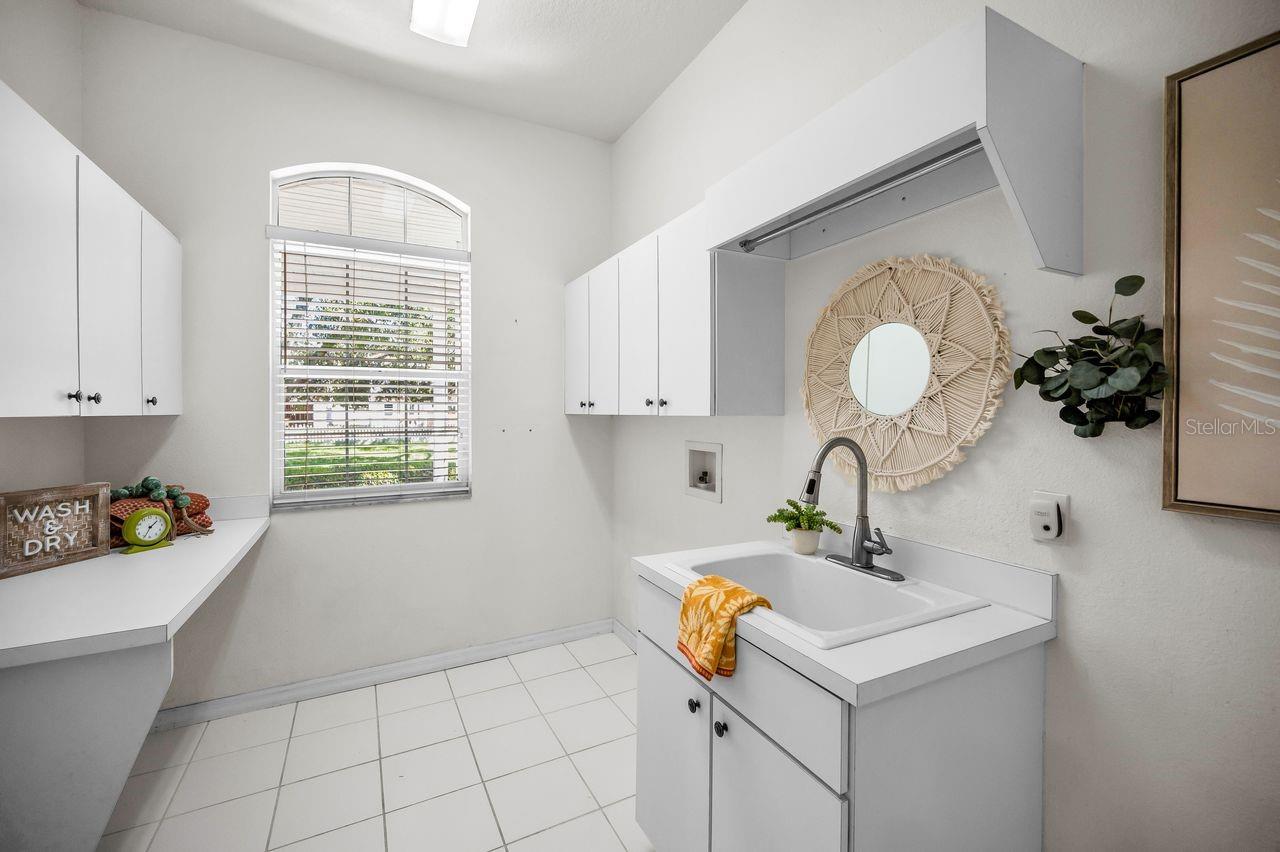 Listing photo id 23 for 8898 61st Street N