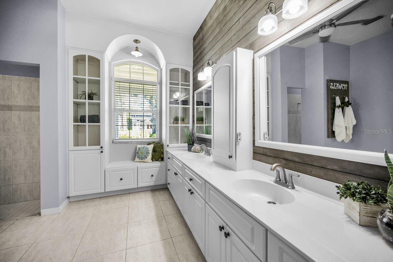 Listing photo id 31 for 8898 61st Street N