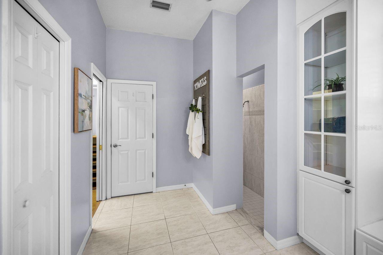 Listing photo id 32 for 8898 61st Street N