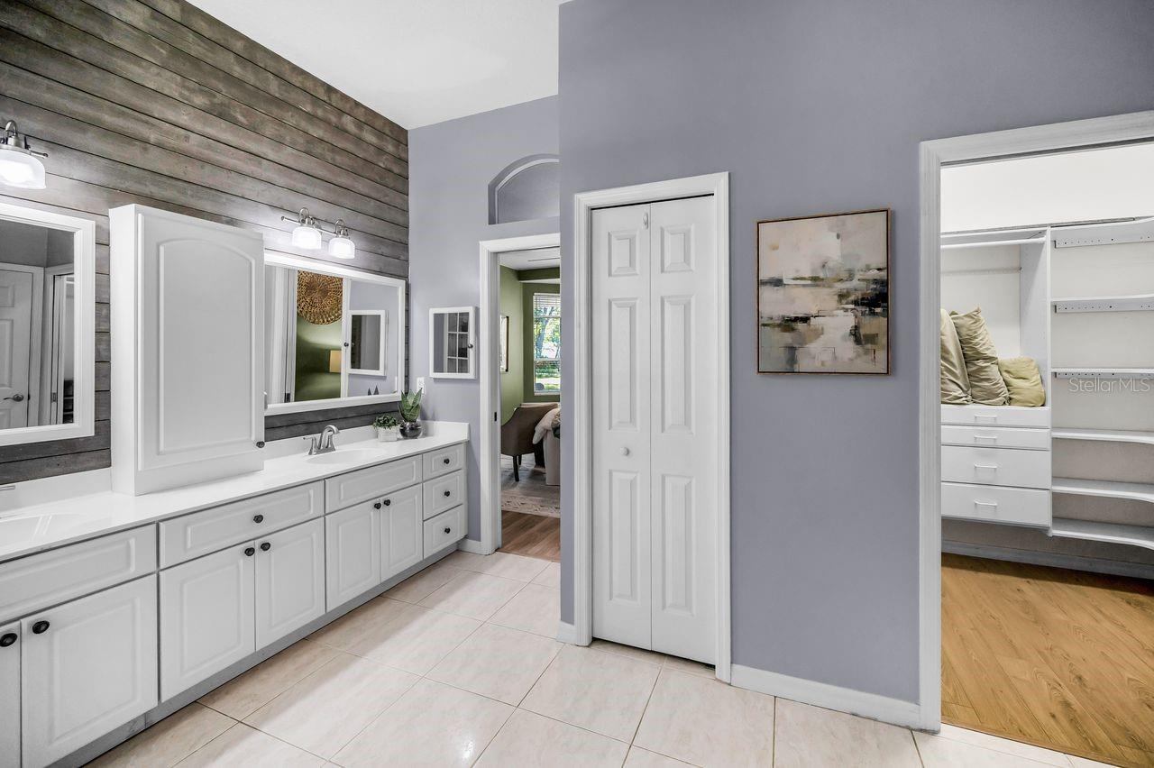 Listing photo id 35 for 8898 61st Street N