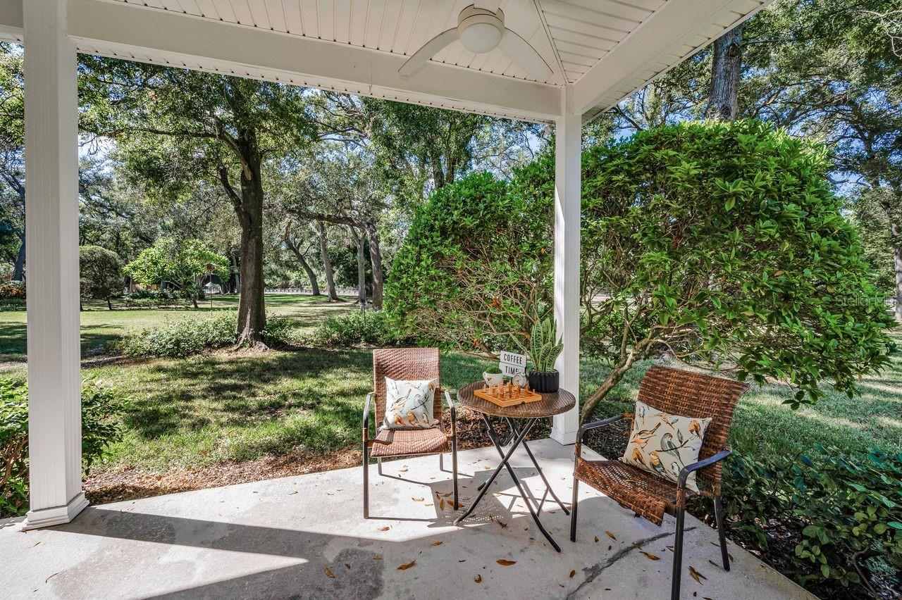 Listing photo id 37 for 8898 61st Street N