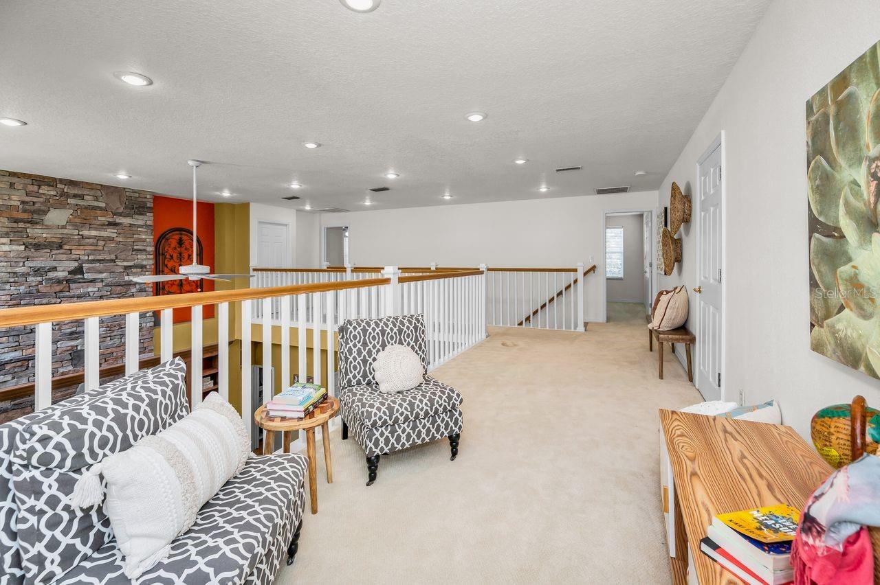 Listing photo id 39 for 8898 61st Street N
