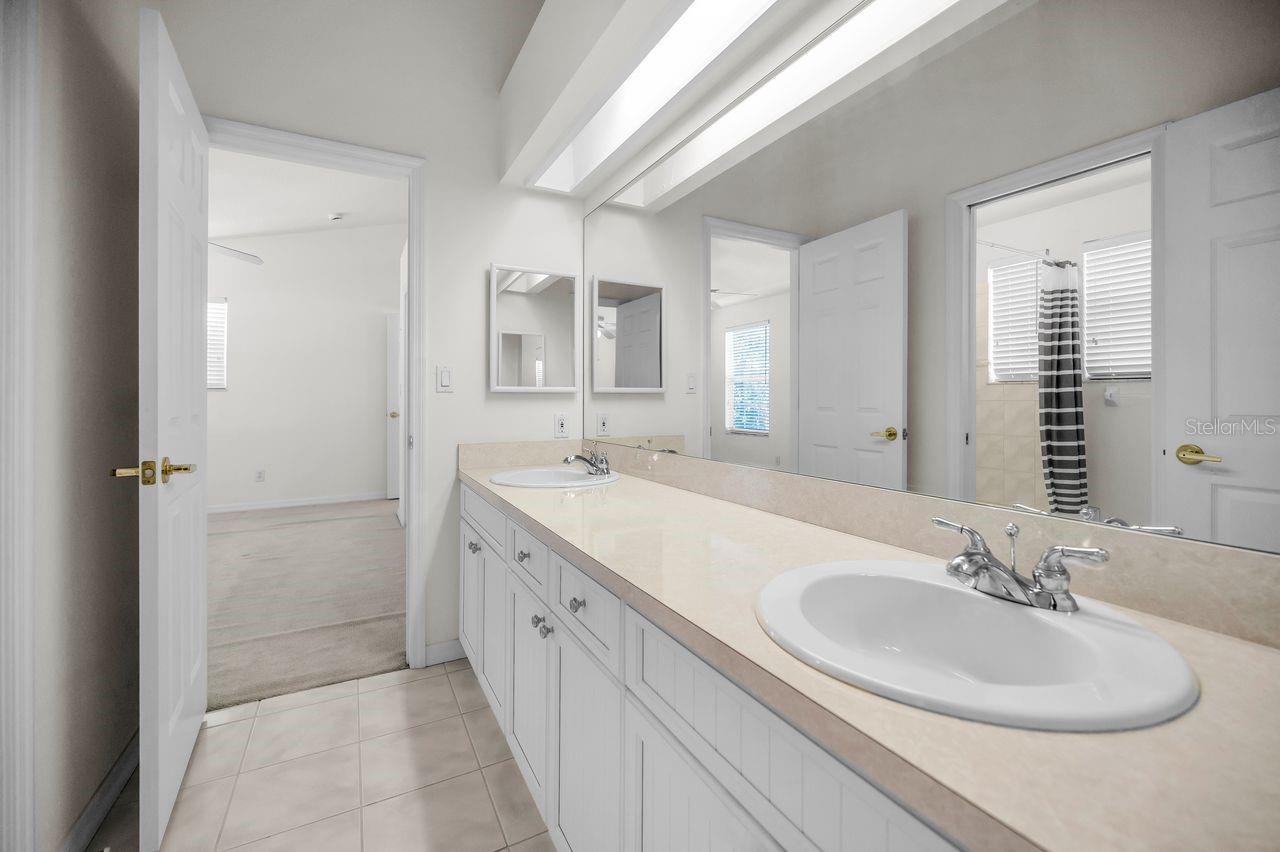 Listing photo id 43 for 8898 61st Street N