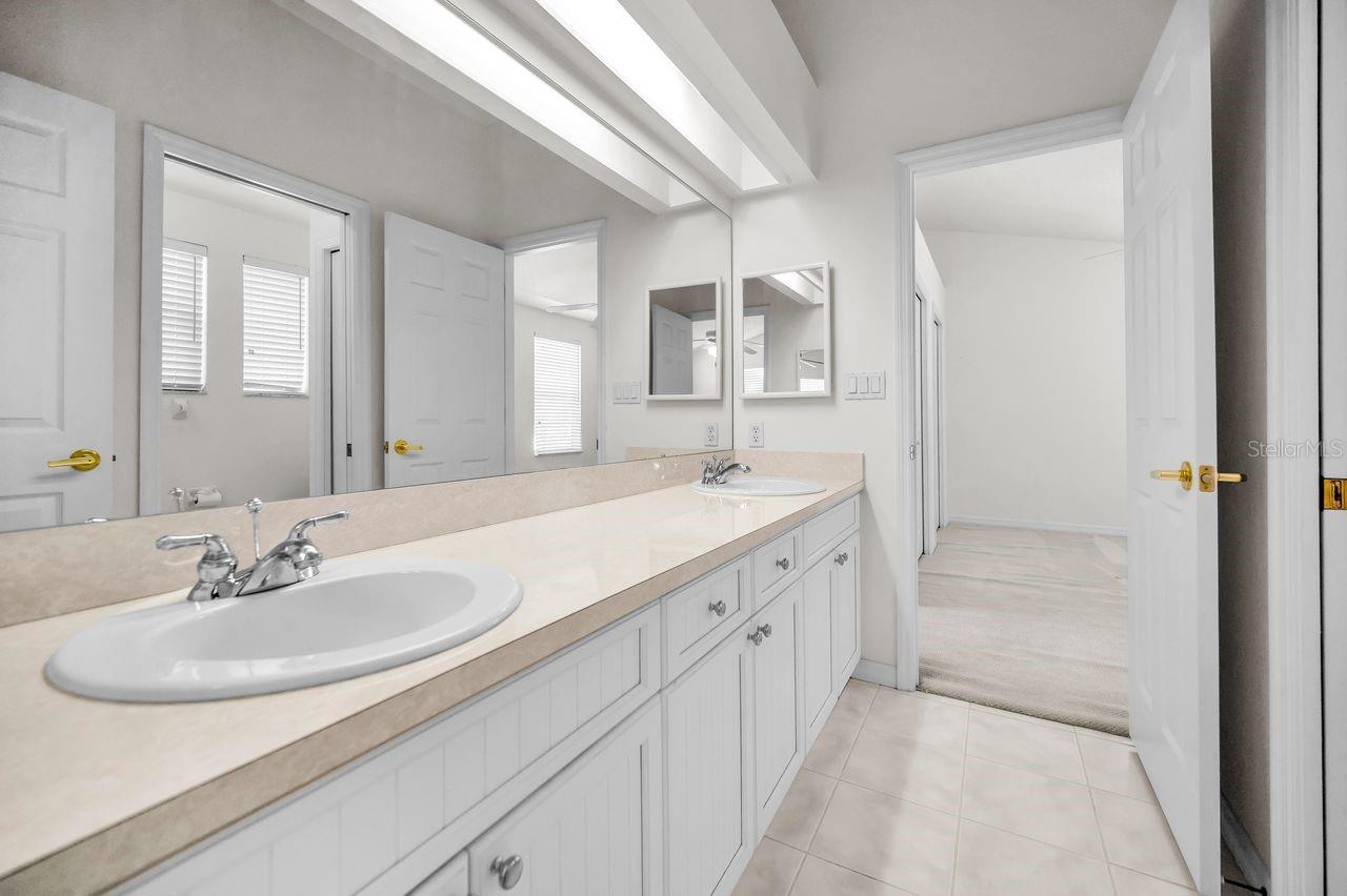 Listing photo id 44 for 8898 61st Street N
