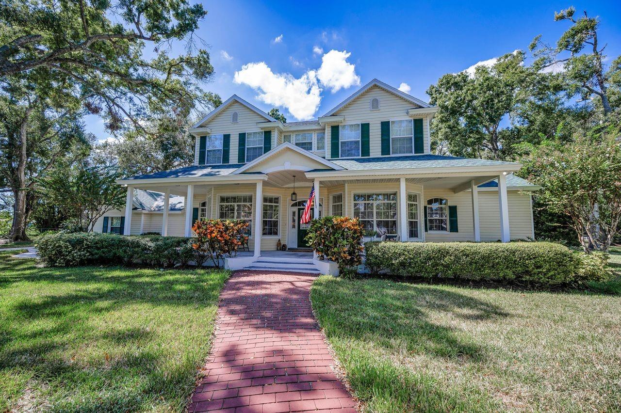 Listing photo id 3 for 8898 61st Street N