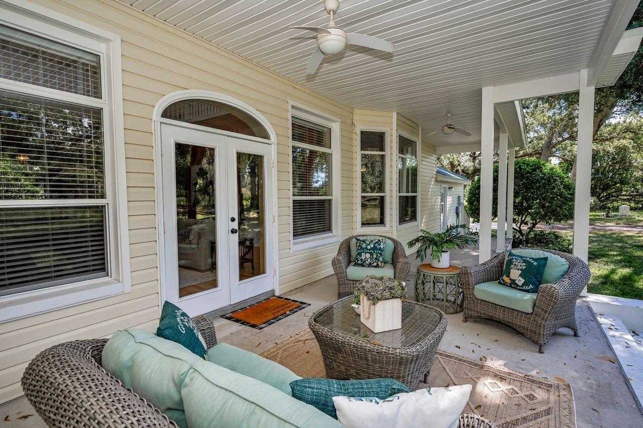 Listing photo id 48 for 8898 61st Street N