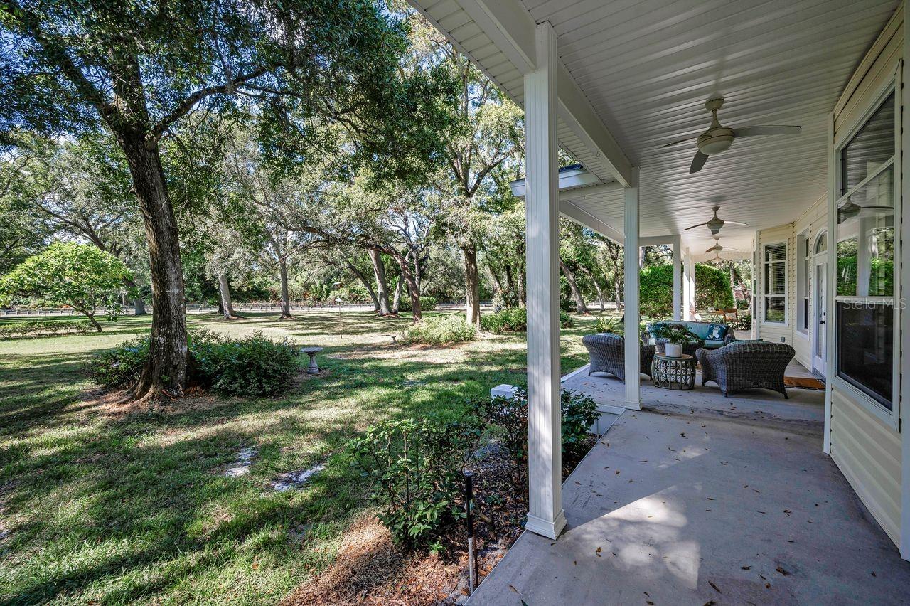 Listing photo id 50 for 8898 61st Street N