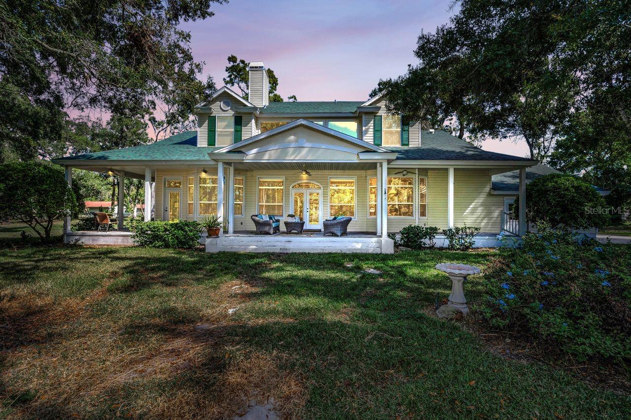 Listing photo id 52 for 8898 61st Street N