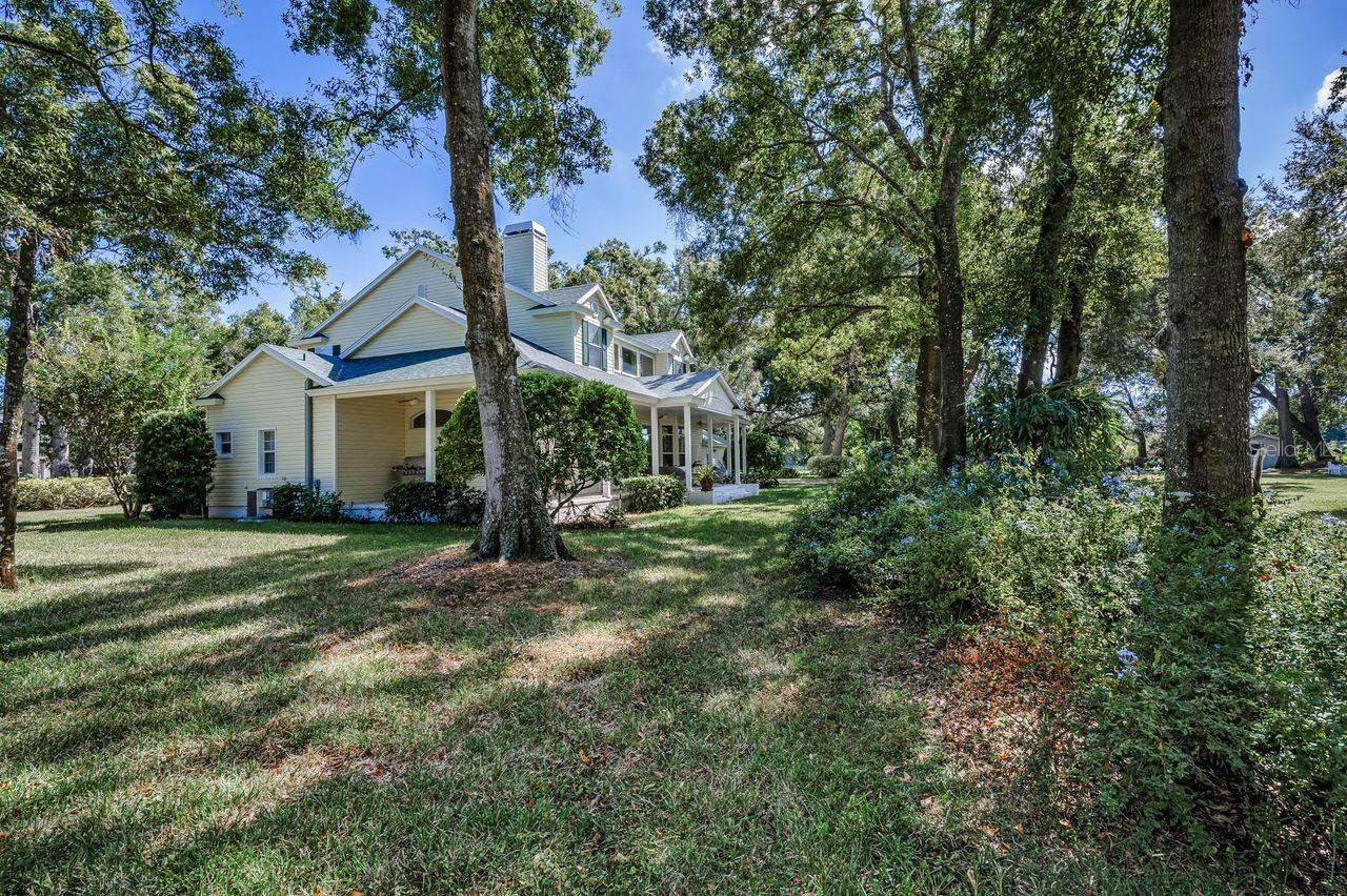 Listing photo id 54 for 8898 61st Street N