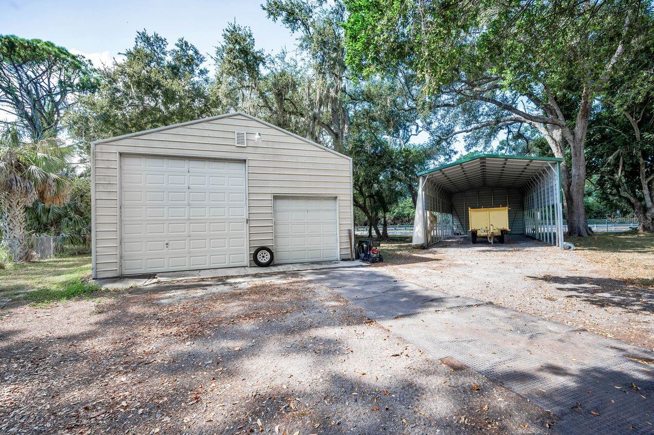 Listing photo id 55 for 8898 61st Street N