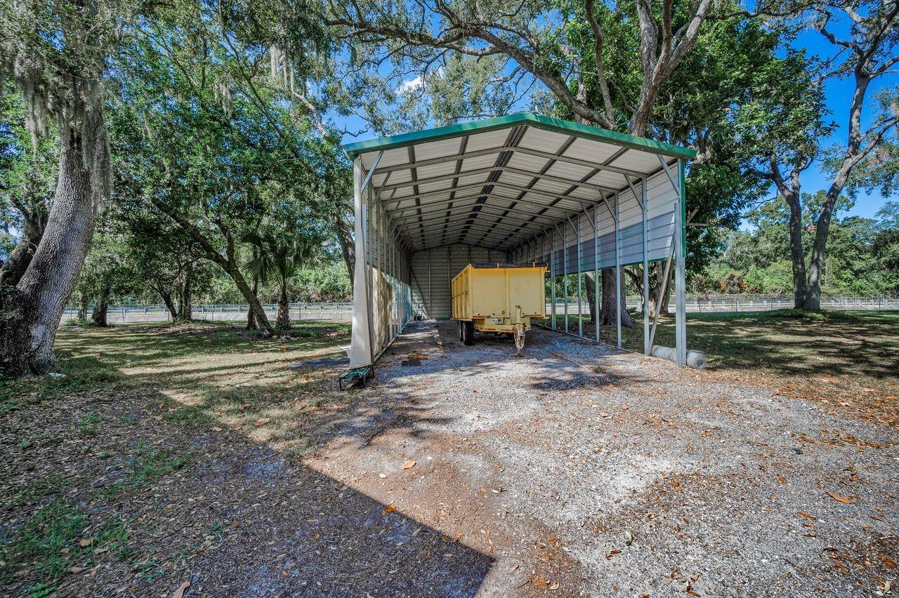 Listing photo id 56 for 8898 61st Street N
