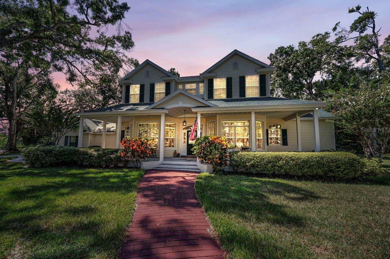 Listing photo id 4 for 8898 61st Street N