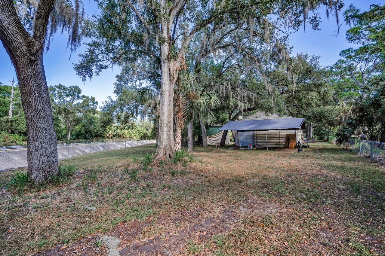 Listing photo id 65 for 8898 61st Street N
