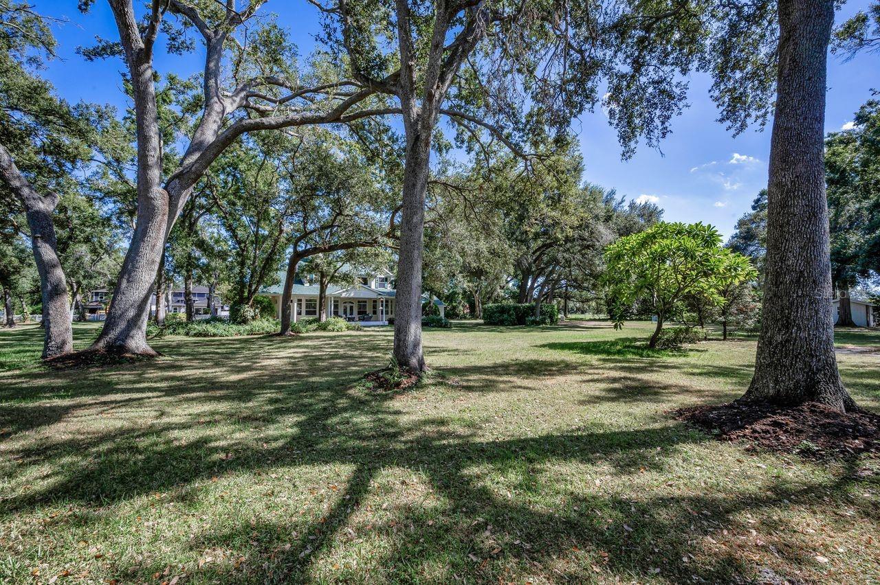 Listing photo id 69 for 8898 61st Street N