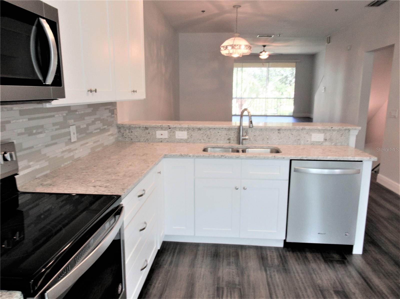 Image 11 of 30 For 1045 Pinellas Bayway S