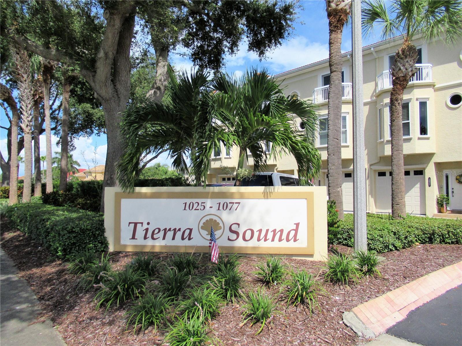 Image 3 of 30 For 1045 Pinellas Bayway S