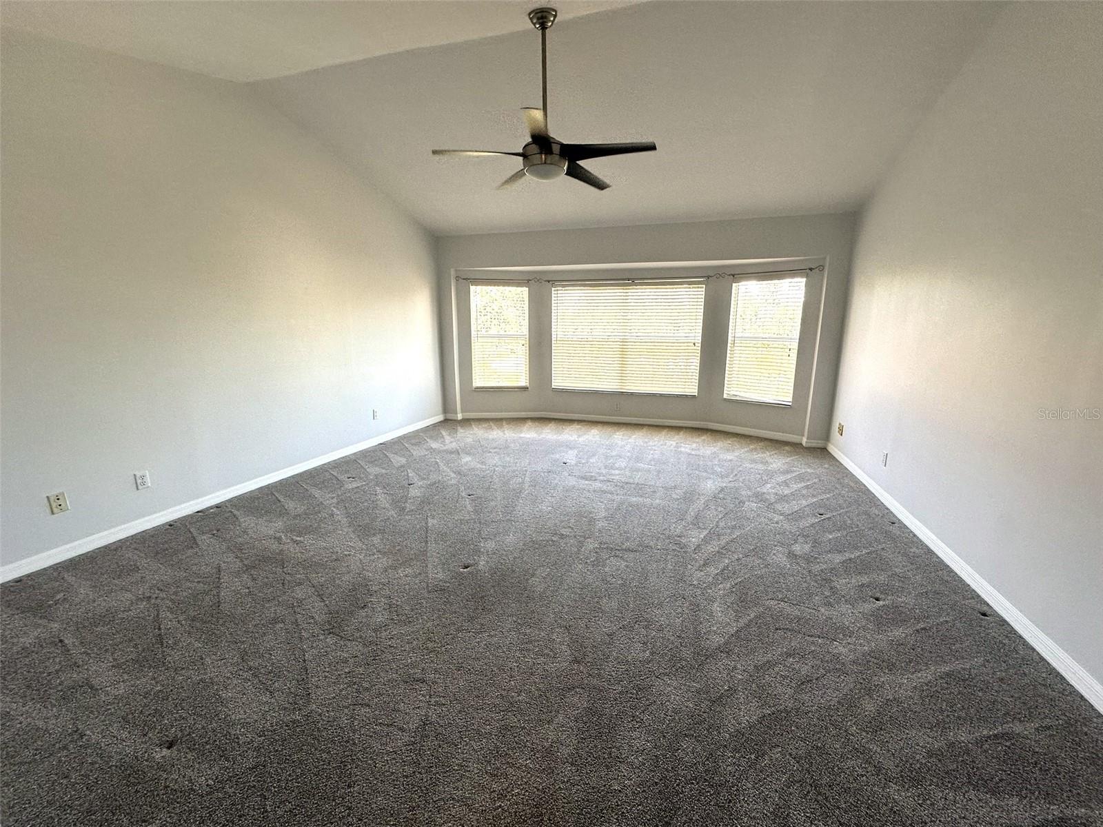 Image 32 of 39 For 1045 Pinellas Bayway S
