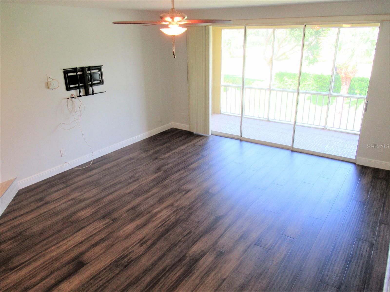 Image 5 of 30 For 1045 Pinellas Bayway S