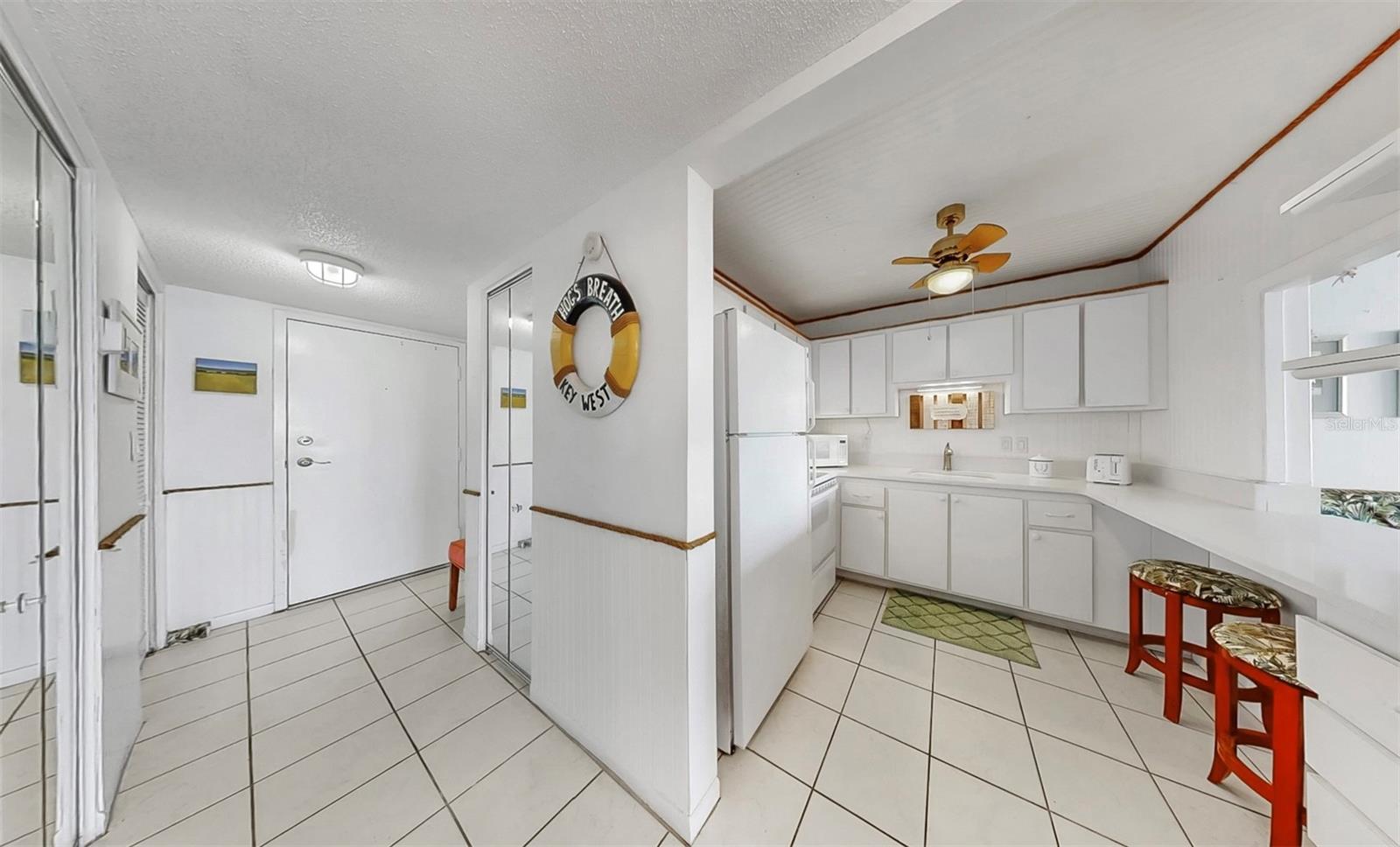 Image 22 of 46 For 4550 Cove Circle 605