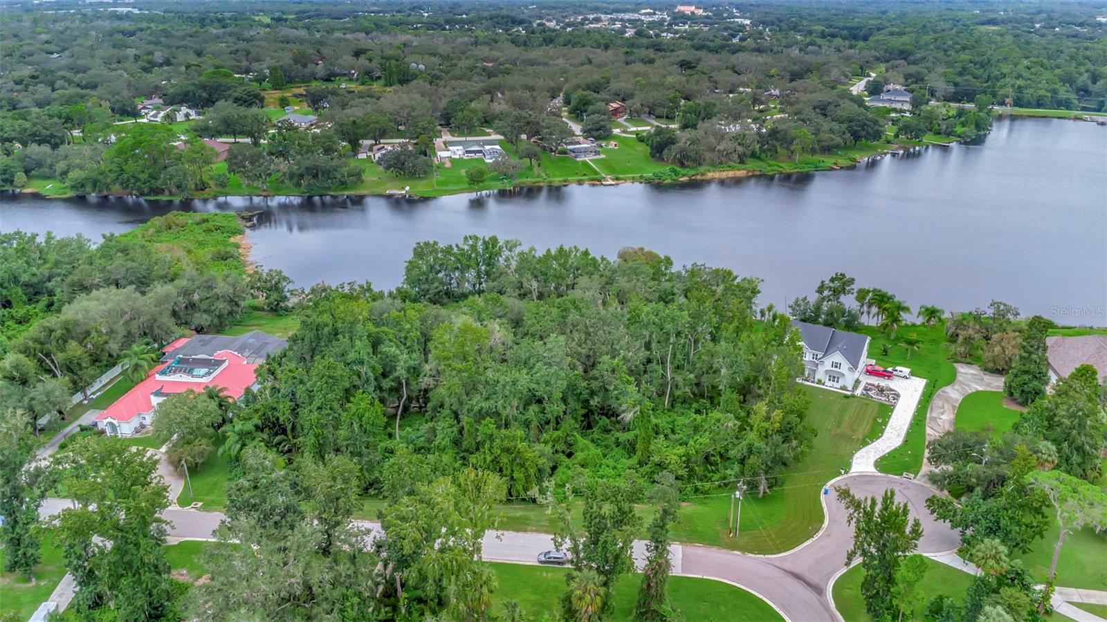 Listing photo id 10 for 12612 Lake Hills Drive