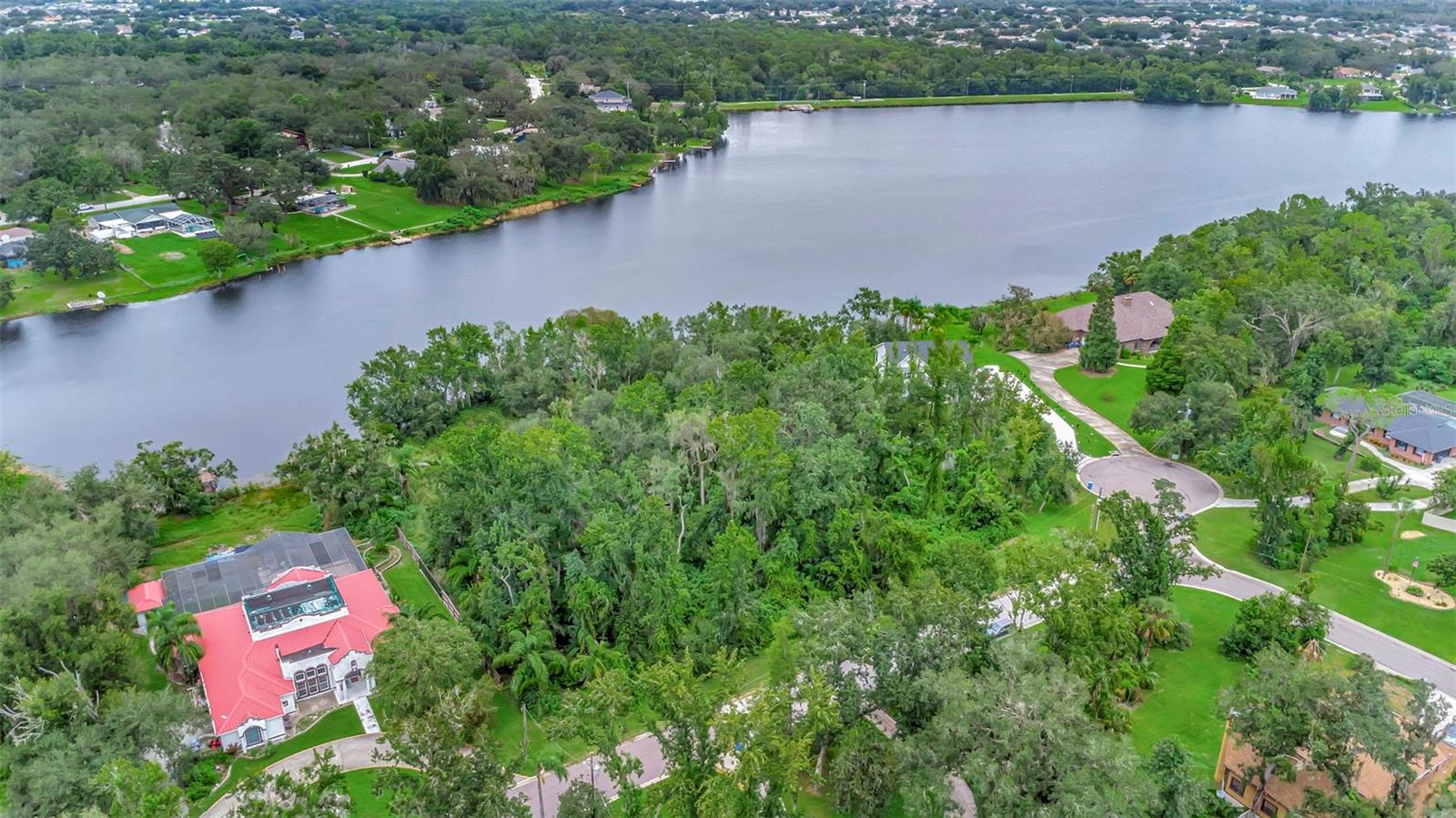 Listing photo id 11 for 12612 Lake Hills Drive