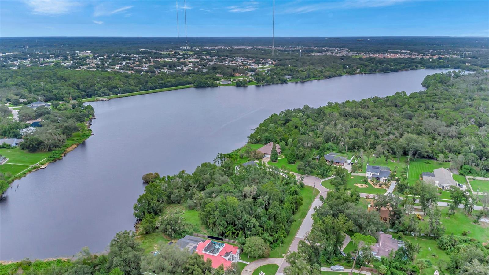 Listing photo id 12 for 12612 Lake Hills Drive