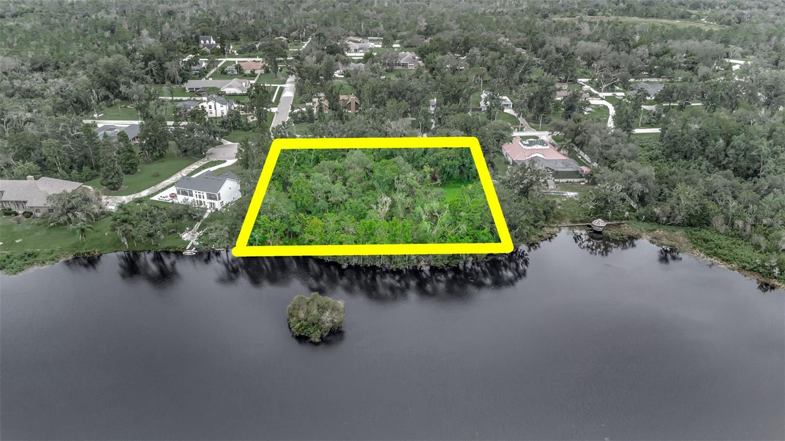 Listing photo id 13 for 12612 Lake Hills Drive