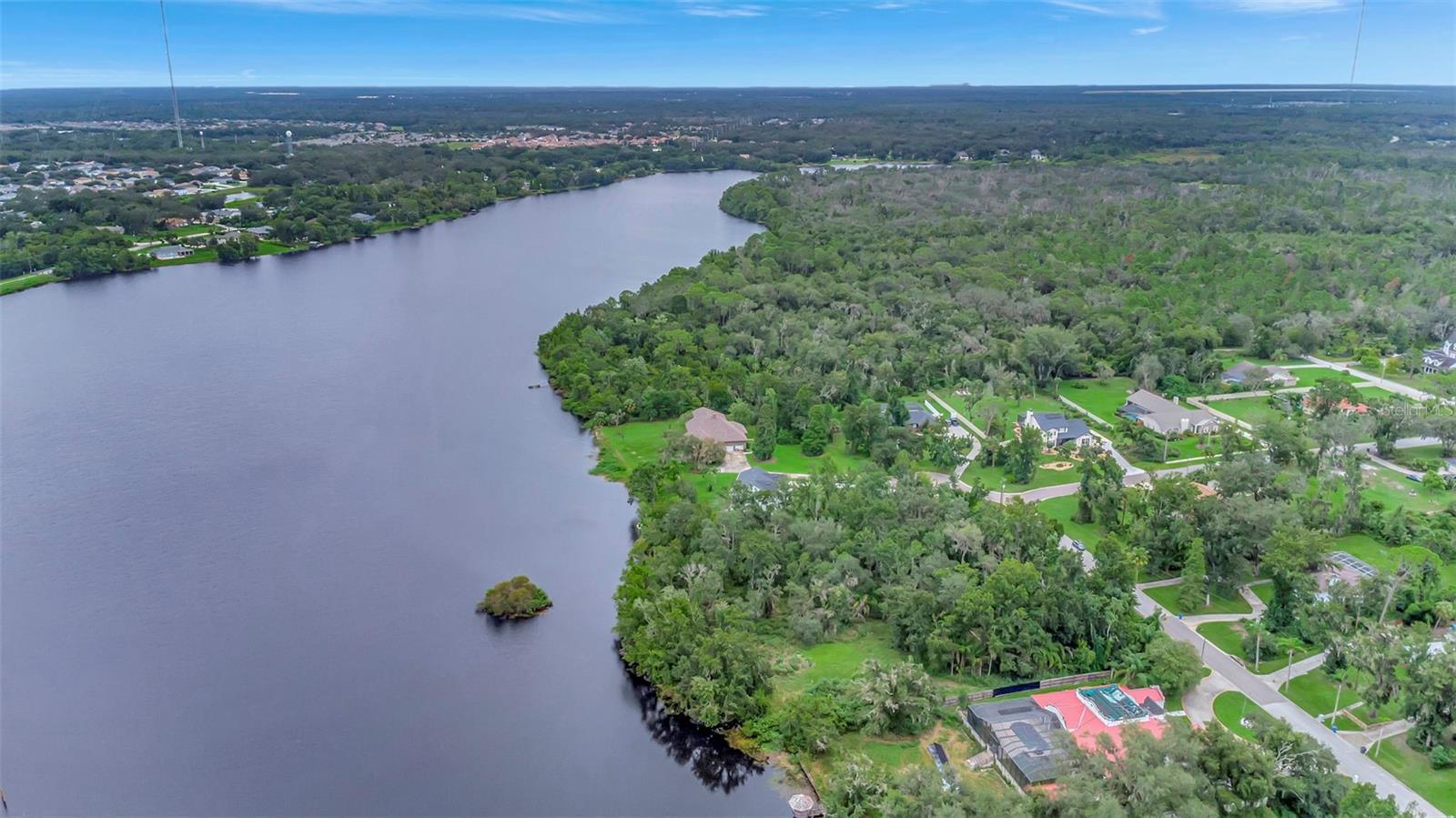 Listing photo id 3 for 12612 Lake Hills Drive