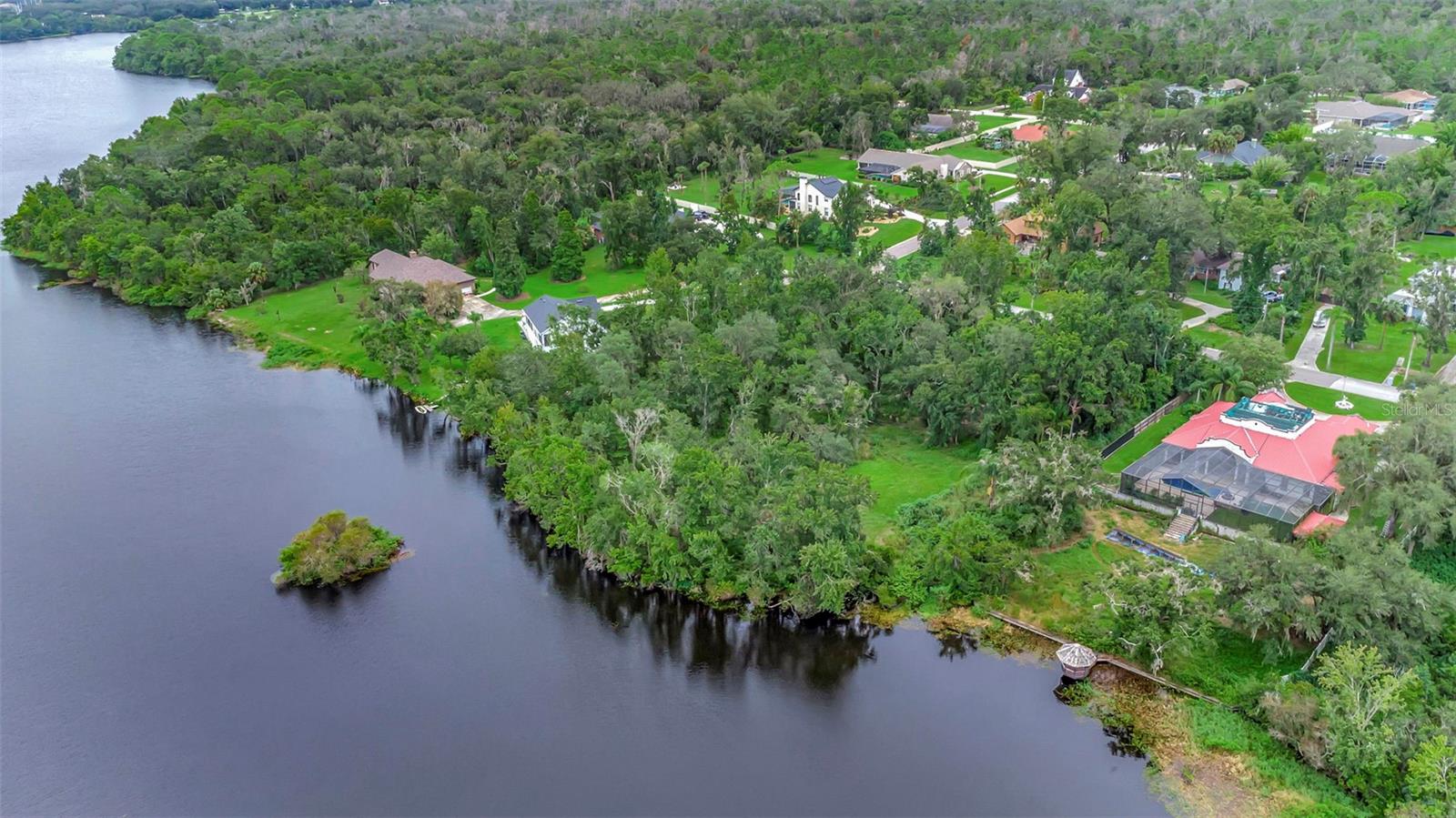 Listing photo id 6 for 12612 Lake Hills Drive