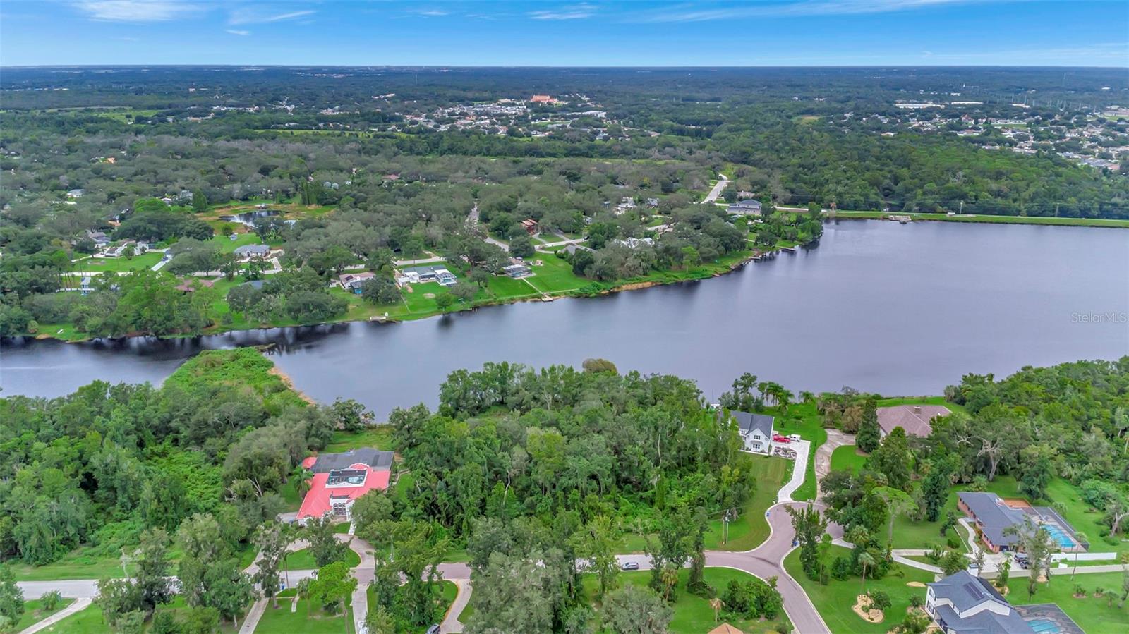 Listing photo id 7 for 12612 Lake Hills Drive