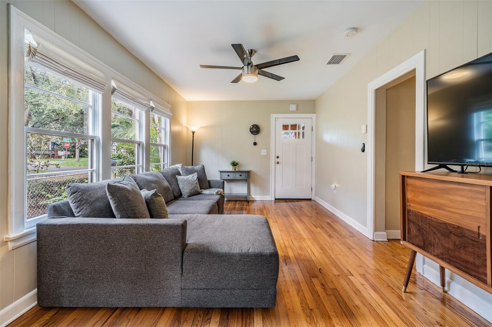 Image 4 of 32 For 5503 Seminole Avenue
