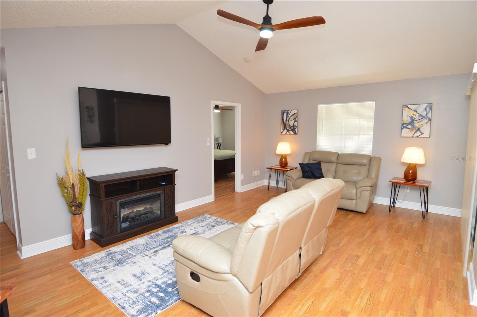 Image 18 of 100 For 8746 Mallard Reserve Drive 204