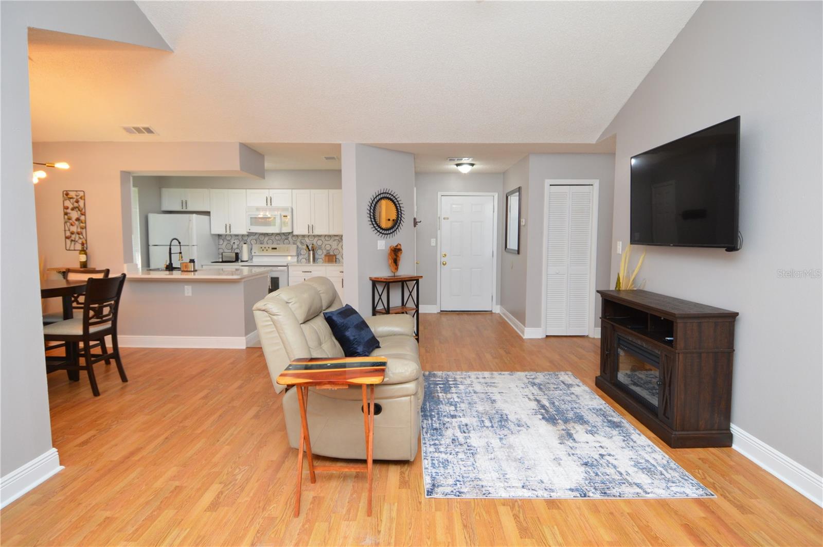 Image 4 of 100 For 8746 Mallard Reserve Drive 204