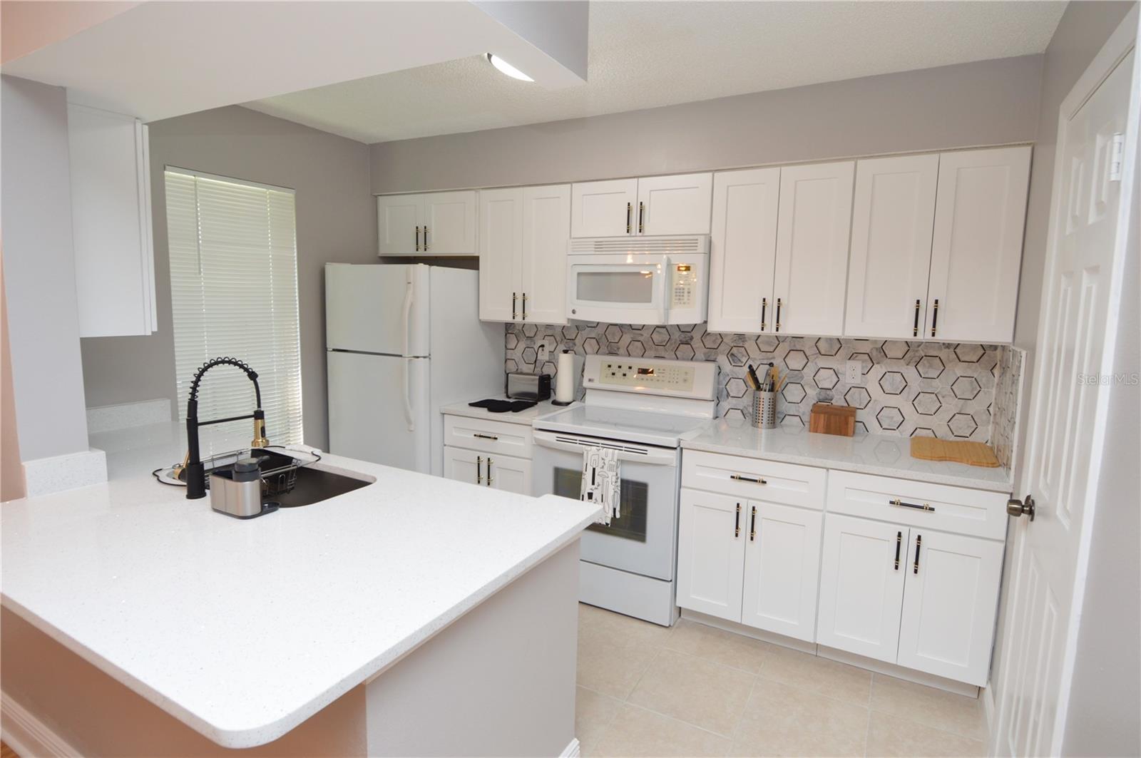 Image 8 of 100 For 8746 Mallard Reserve Drive 204
