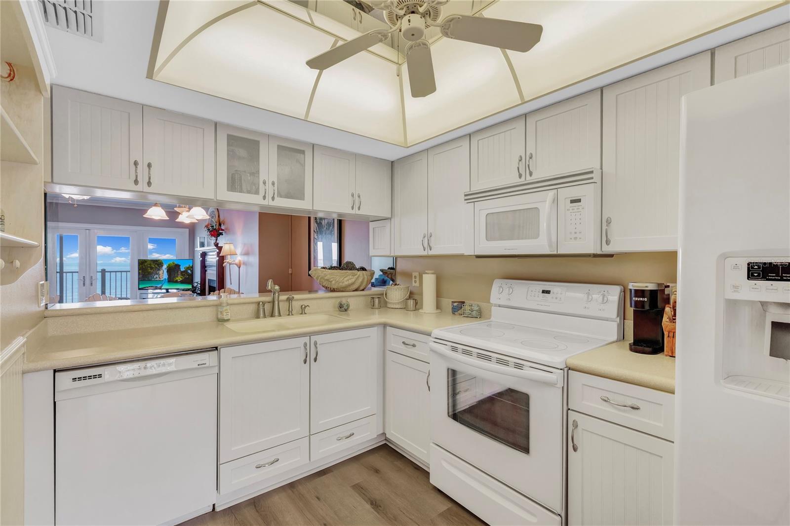 Image 14 of 42 For 1582 Gulf Boulevard 1506