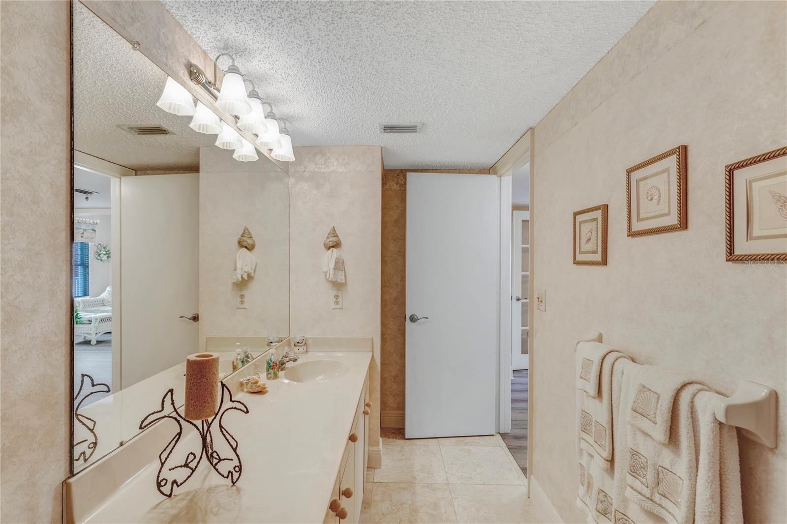 Image 20 of 42 For 1582 Gulf Boulevard 1506