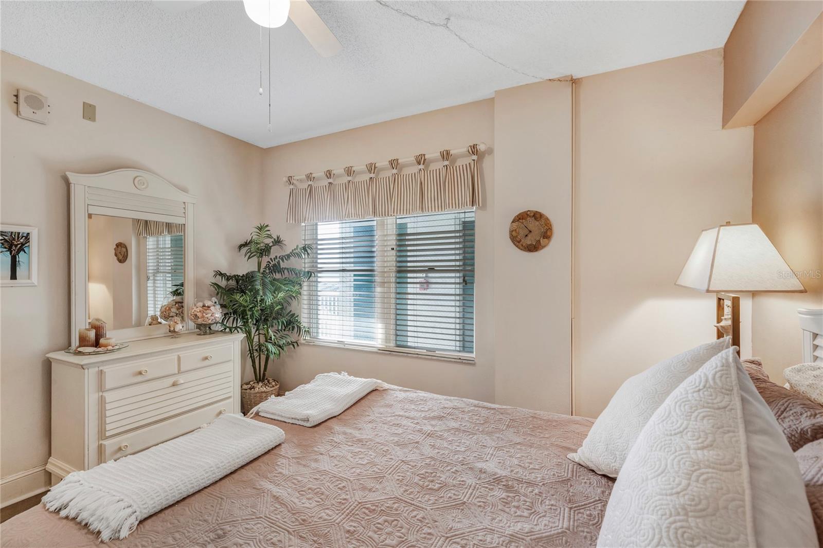 Image 22 of 42 For 1582 Gulf Boulevard 1506