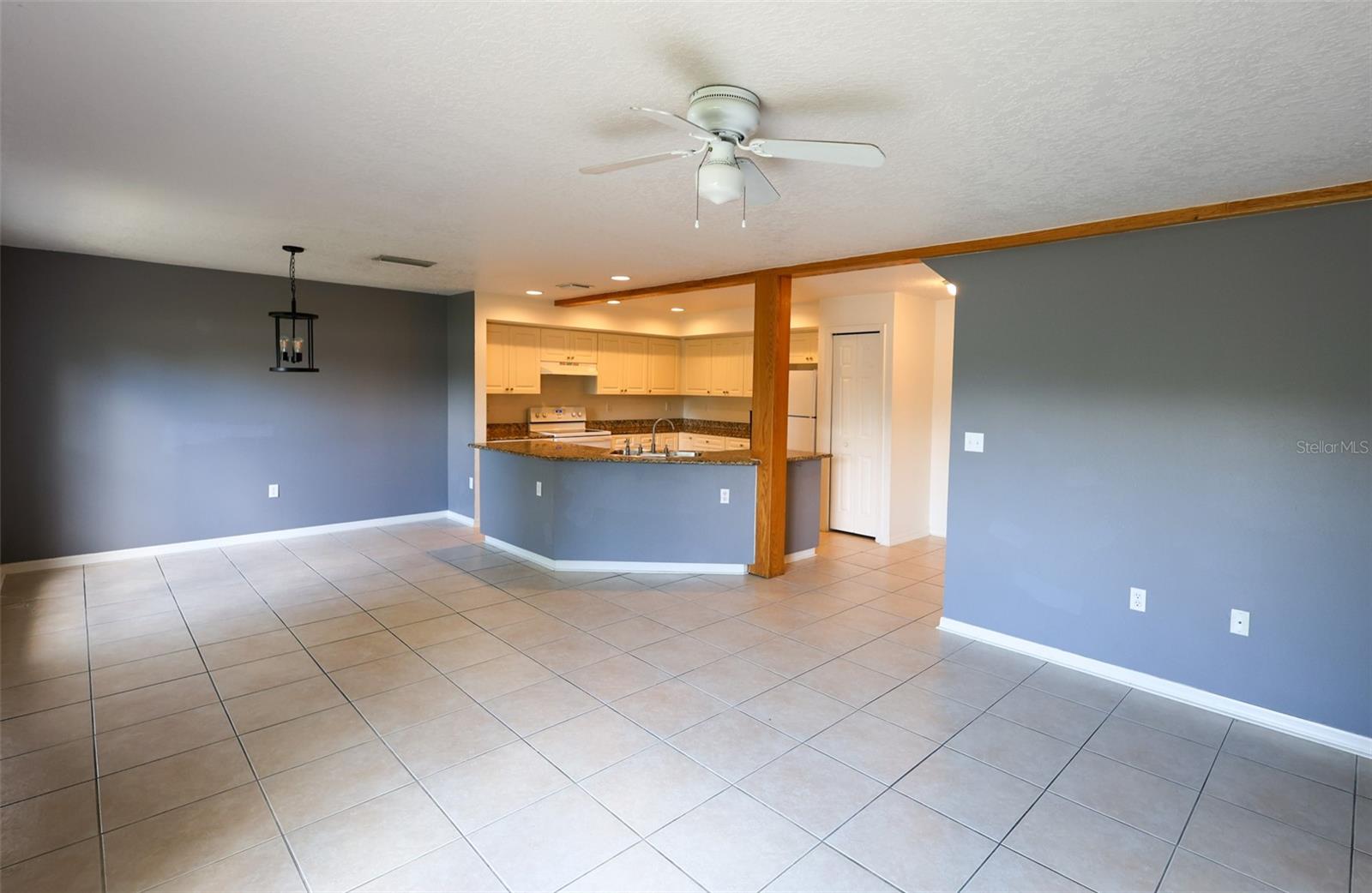 Image 4 of 19 For 1116 Sunset Point Road 205