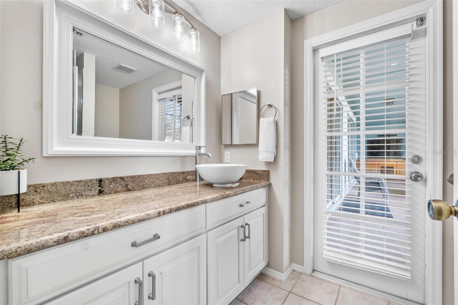 Listing photo id 19 for 10031 Colonnade Drive