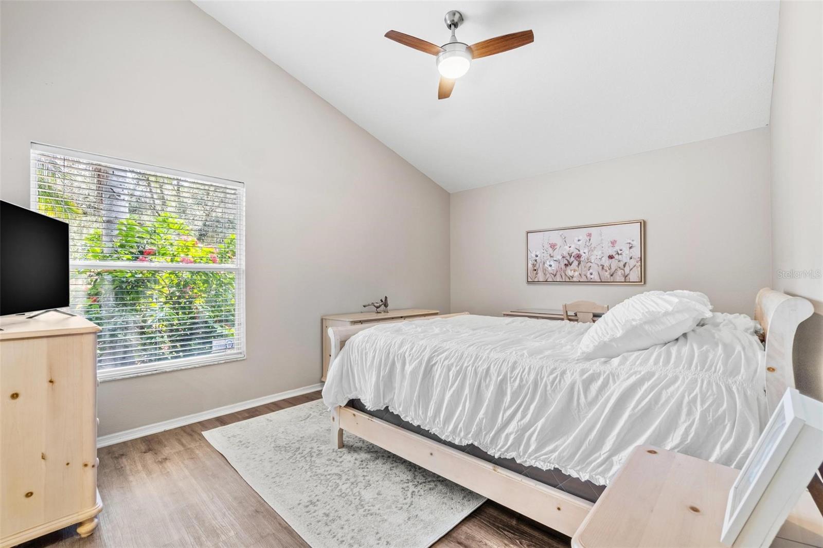 Listing photo id 21 for 10031 Colonnade Drive