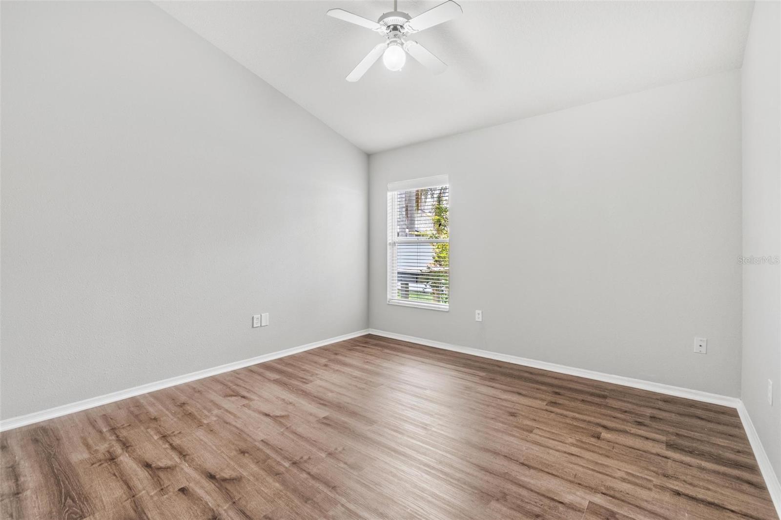Listing photo id 22 for 10031 Colonnade Drive