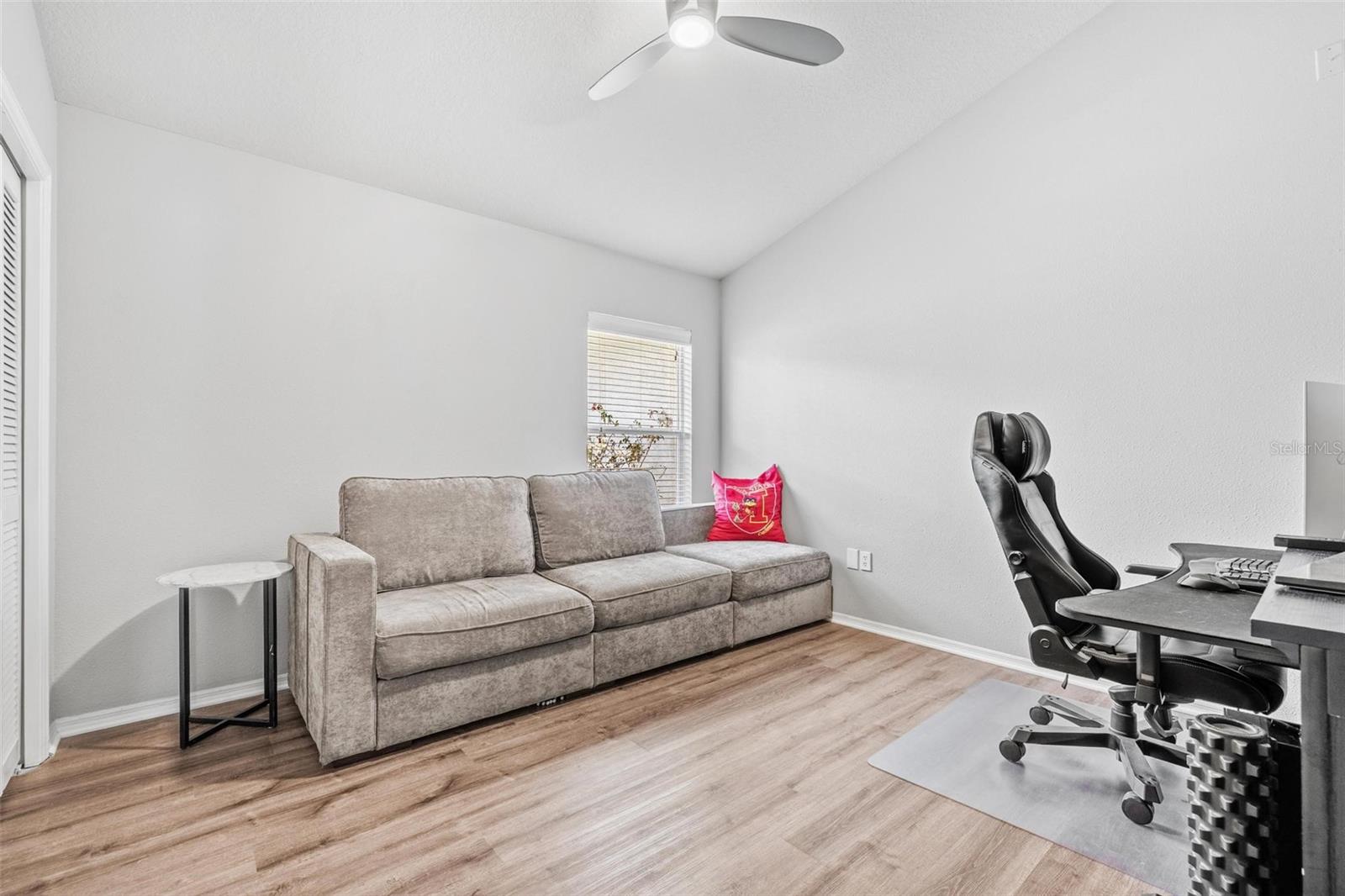 Listing photo id 24 for 10031 Colonnade Drive