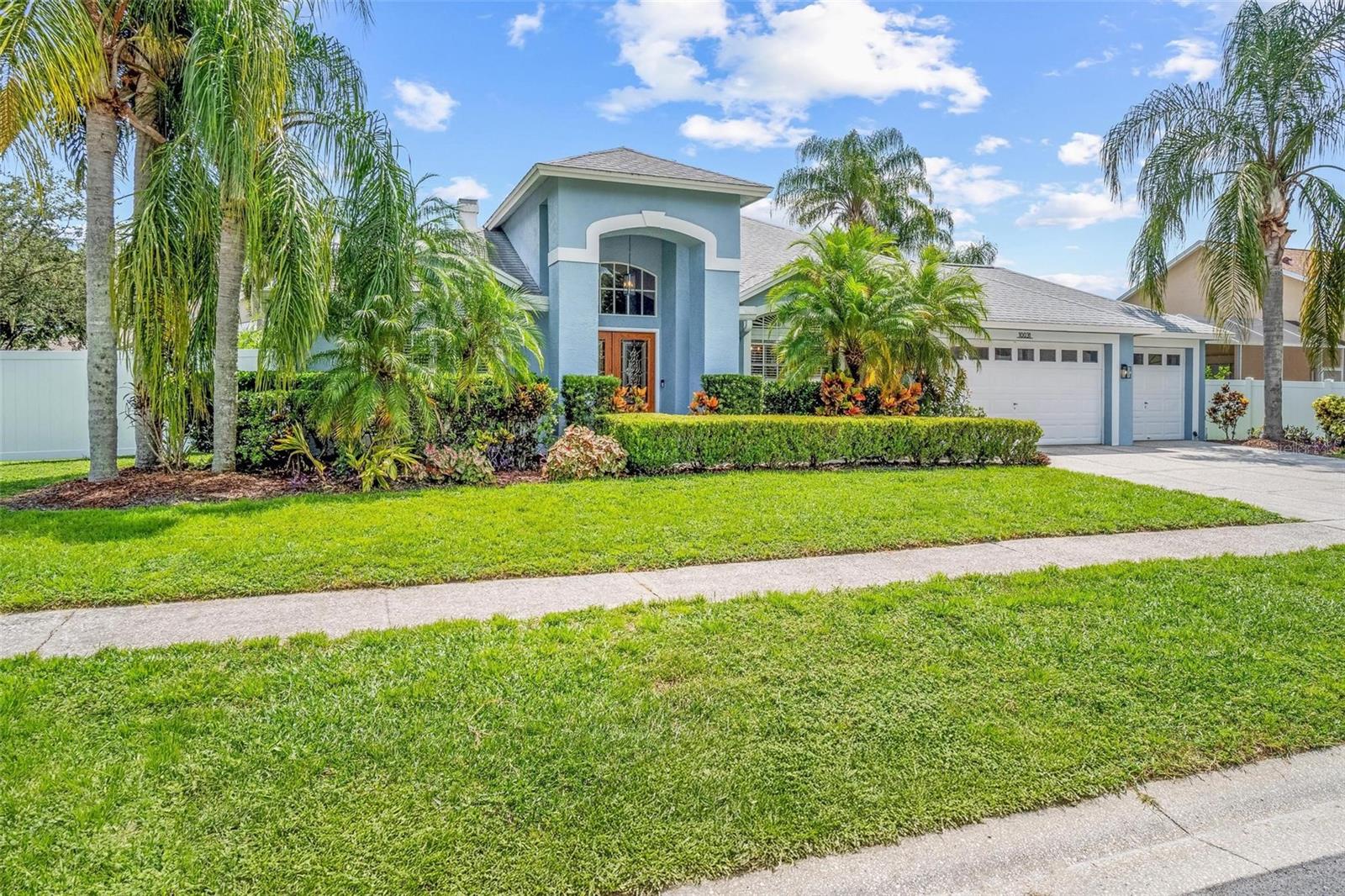 Listing photo id 1 for 10031 Colonnade Drive